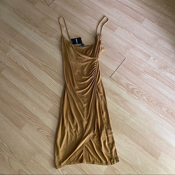 NWT Forever 21 Tan Deep V-Neck Ruched Sleek Dress Medium - Picture 1 of 7
